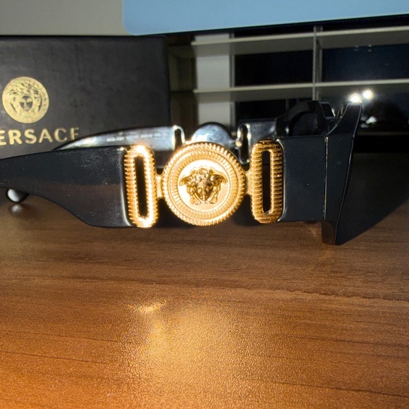Versace Black and Gold Sunglasses with Iconic Medusa Emblem - Picture 2 of 7